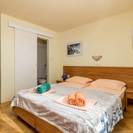 Gorgeous In דירה *